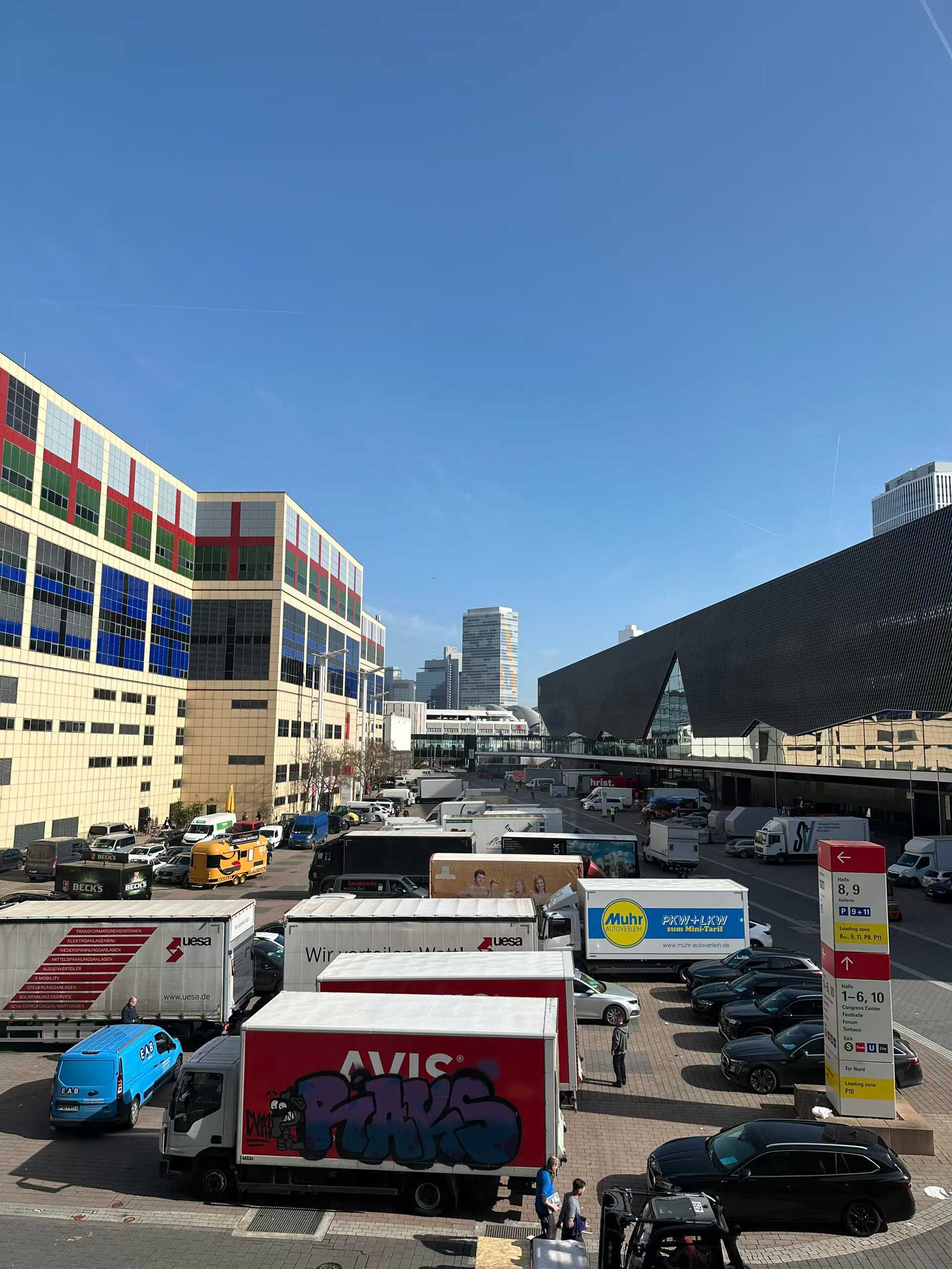 บล็อกบริษัทล่าสุดเกี่ยวกับ Jiangsu Awei Lighting ส่องสว่างในงาน Light + Building Frankfurt ด้วยนวัตกรรมพลังงานแสงอาทิตย์ที่ล้ำสมัย