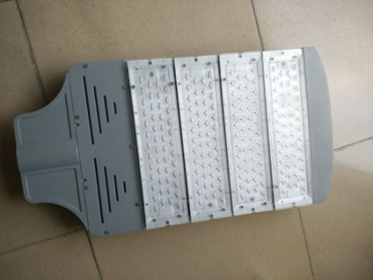 ซื้อ ความสว่างสูง IP66 Triple Cree LED Street Light 110W 120W พร้อมการป้องกันการกระชับกระแสไฟฟ้า 10KV 20KV โมเดิร์น LED Street Light online manufacture
