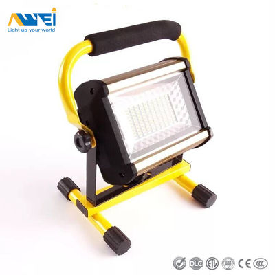 แสงน้ําท่วมภายนอกแบบพกพา 50W แบตเตอรี่ไฟฟ้าท่วม LED อุตสาหกรรมที่สามารถชาร์จได้
